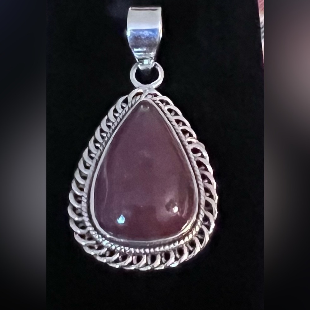 Elegant Sterling Silver & Cut Cabochon Agate Stone Teardrop Pendant wt. 10grams